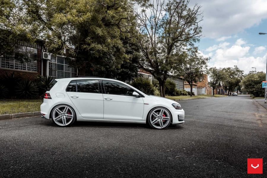  Volkswagen Golf GTI on Vossen Wheels (VWS5) 2018 года  (фото 10 из 12)